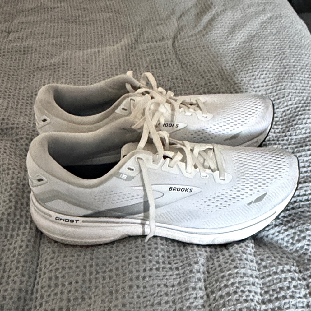 Brooks Men's Ghost White Athletic Shoes